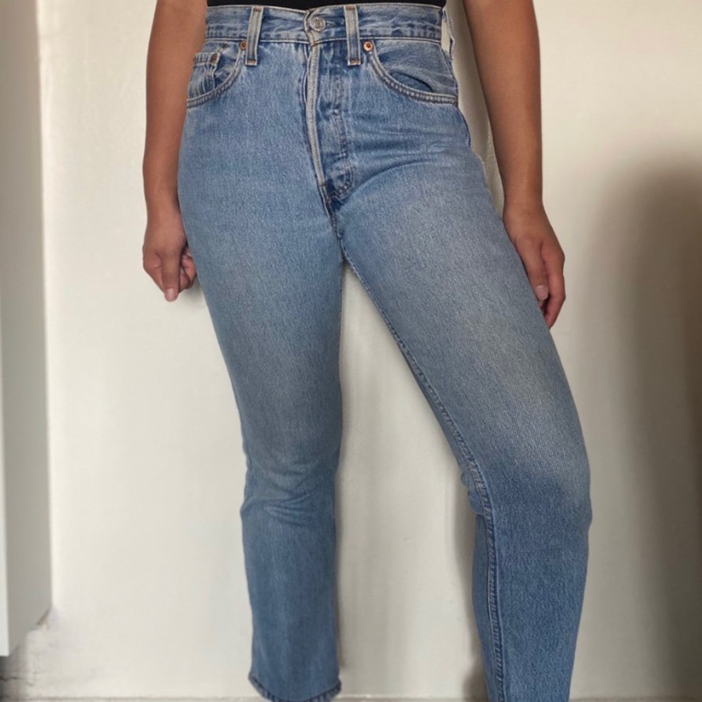 Vintage 501 Levi’s medium blue jeans 🤩